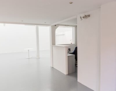 Exclusive 130m² Industrial Gallery for Rent | Haut Marais, Paris